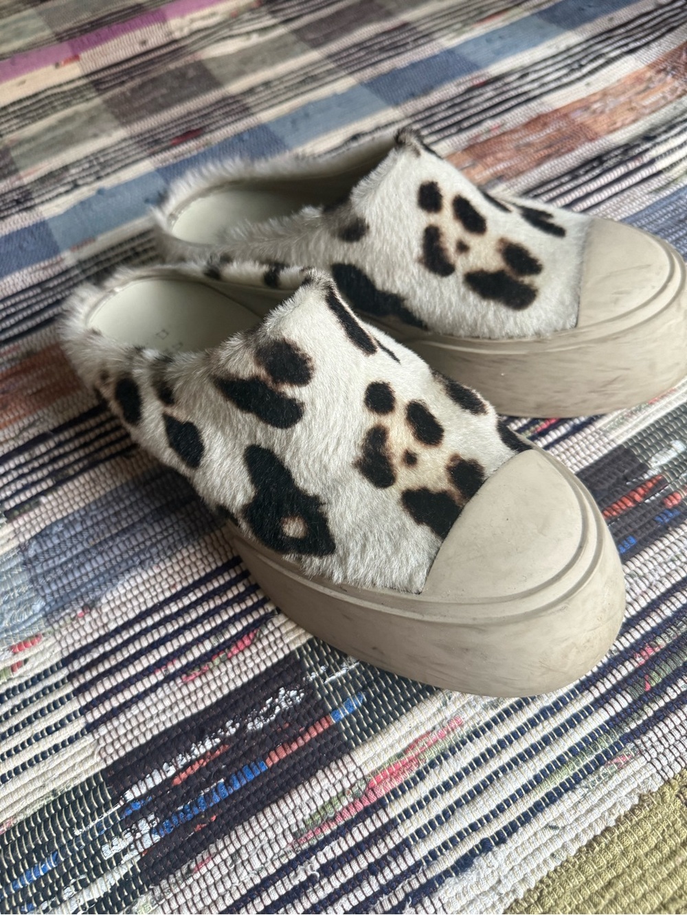 Faux Fur Leopard Print Platform Slip-On Platform Mules - Cream & Black